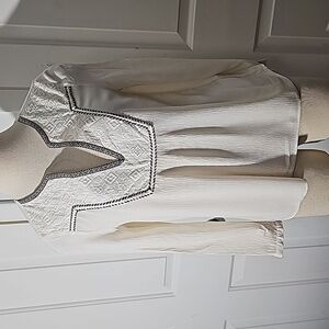 H&M‎ off white long sleeve shirt. Size 6. Henley neck line with enbroider…